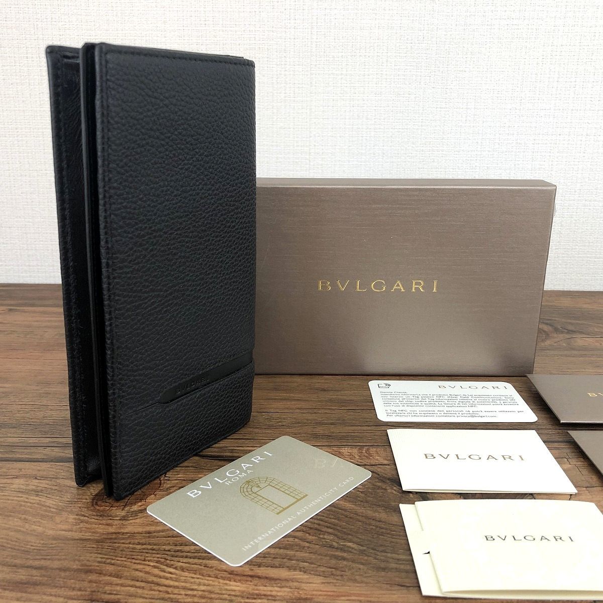 【中古】 送料込み！ 未使用品 BVLGARI 長財布 36966 ブラック レザー オクト 箱付...