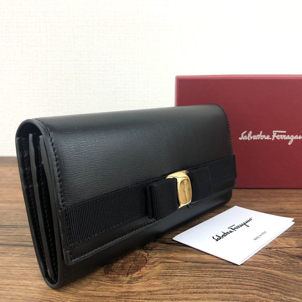 【中古】 送料込み！ 極美品 Salvatore Ferragamo 長財布 22E008 ブラック ヴァラ 箱付き 480