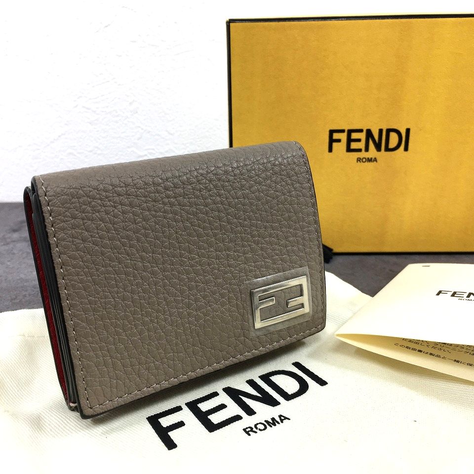 【中古】 送料込み! 極美品 FENDI コンパクトウォレット 7M0280 三つ折り財布 レザー グレー 箱付き 253