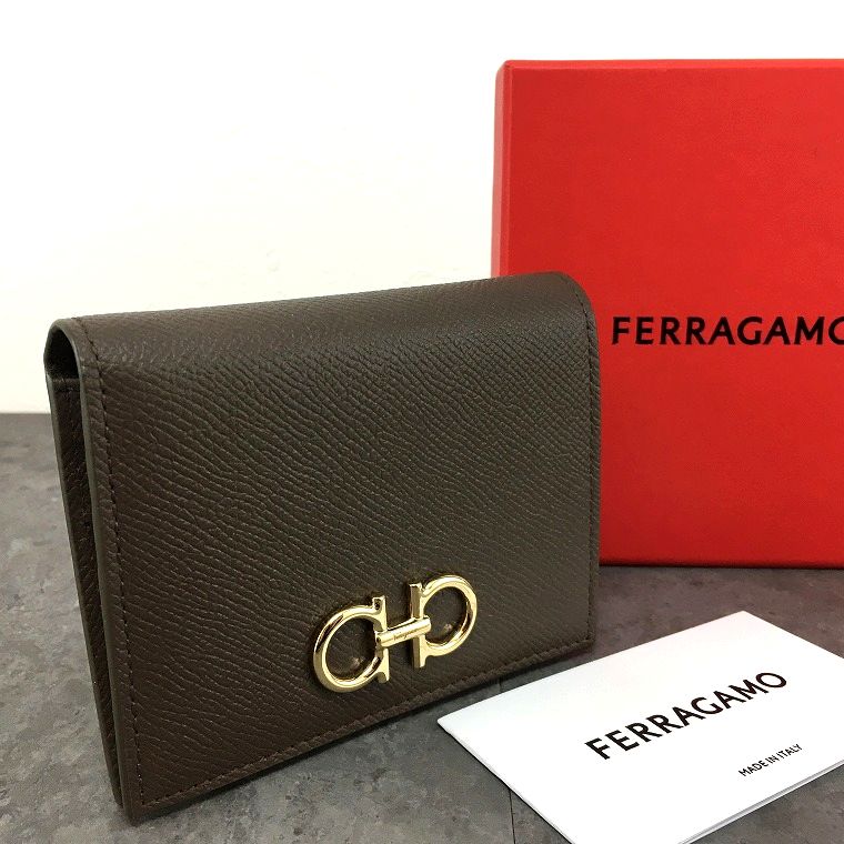 Rakuten - 【中古】 送料込み！ 未使用品 Salvatore Ferragamo コンパクトウォレット 22D780 ダブルガンチーニ モカ 箱付き 260