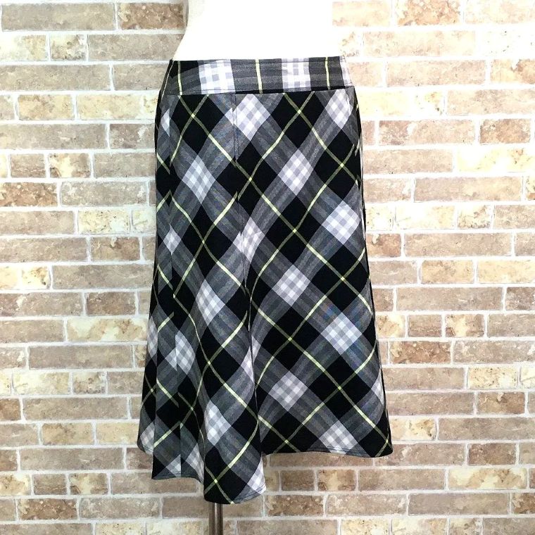 送料込み！ 美品 BURBERRY LONDON スカート 40 588