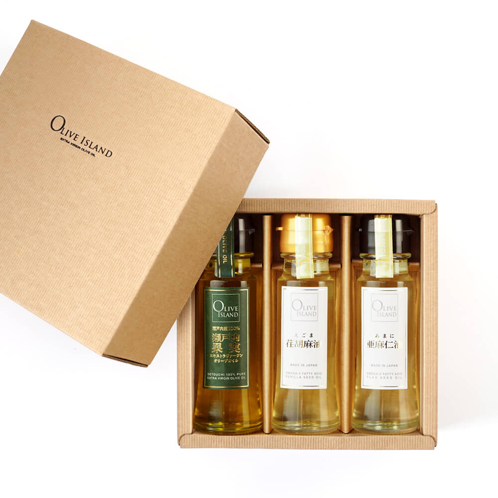 Olive islandの御中元(包装/のし対応可) BOX入り調味料ミニギフトセット 瀬戸内果実EXVオリーブオイル・荏胡麻油・亜麻仁油 50ml×3【各1計3本入り】小豆島 オリーブオイル エキストラバージン えごま あまに DEL-1 低温圧搾 オリーブアイランド oliveisland 人気 詰め合わせ｜アングル2