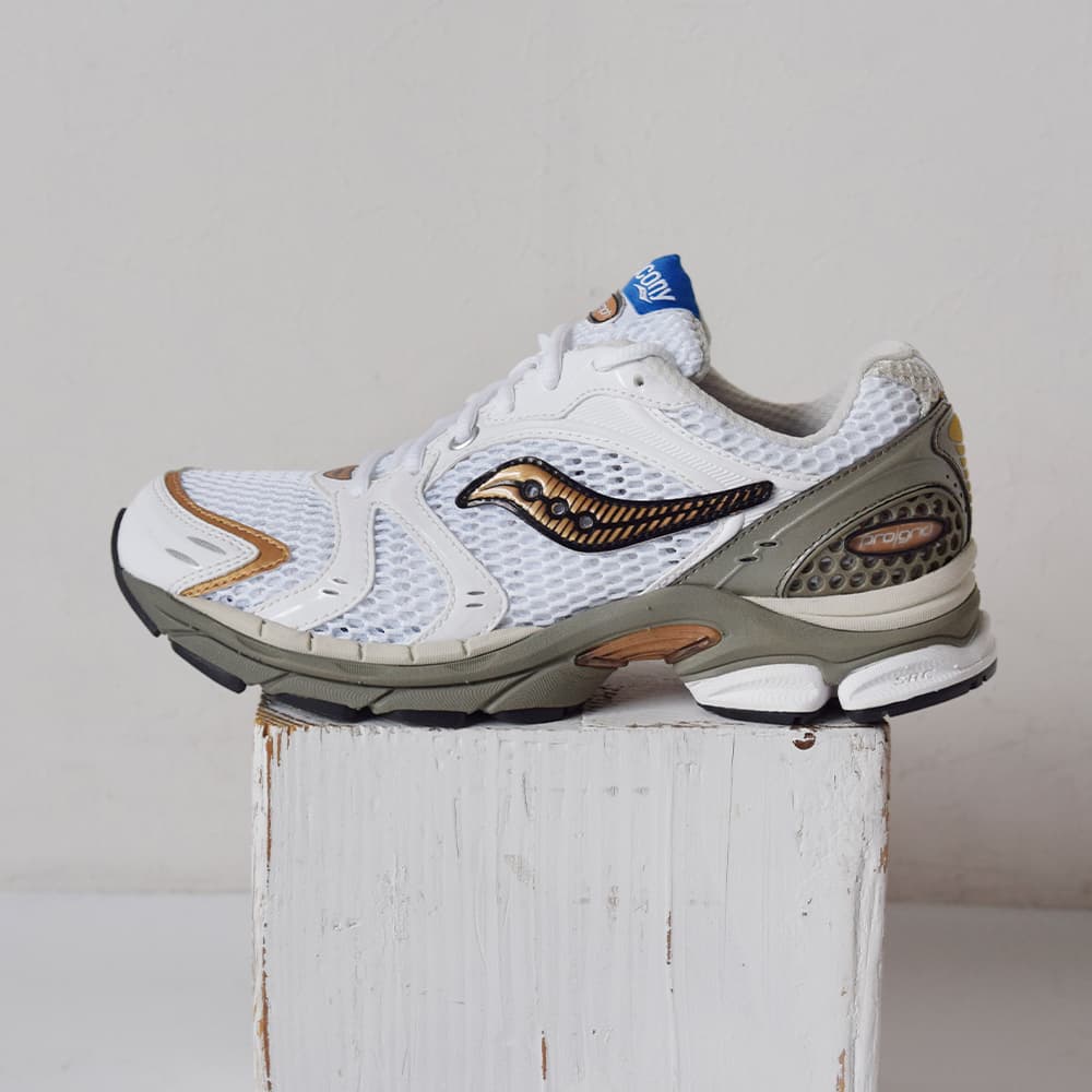 Rakuten - saucony サッカニー プログリッドトライアンフ4 クローズドメッシュ レースアップ スニーカー PROGRID TRIUMPH 4 progrid-triumph4 ユニセックス 2026ss新作 春夏