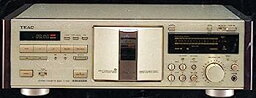 【中古】TEAC ティアック V-7010 3ヘッドカセットデッキ