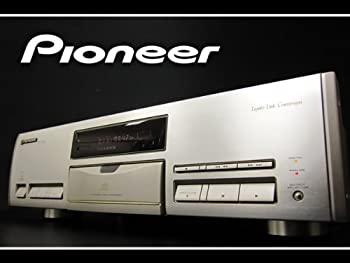 【中古】Pioneer PD-T04 CDプレーヤー ターンテーブル方式【メーカー名】パイオニア【メーカー型番】【ブランド名】パイオニア(Pioneer)【商品説明】 こちらの商品は中古品となっております。 画像はイメージ写真ですので 商品のコンディション・付属品の有無については入荷の度異なります。 買取時より付属していたものはお付けしておりますが付属品や消耗品に保証はございません。 商品ページ画像以外の付属品はございませんのでご了承下さいませ。 中古品のため使用に影響ない程度の使用感・経年劣化（傷、汚れなど）がある場合がございます。 また、中古品の特性上ギフトには適しておりません。 製品に関する詳細や設定方法は メーカーへ直接お問い合わせいただきますようお願い致します。 当店では初期不良に限り 商品到着から7日間は返品を受付けております。 他モールとの併売品の為 完売の際はご連絡致しますのでご了承ください。 プリンター・印刷機器のご注意点 インクは配送中のインク漏れ防止の為、付属しておりませんのでご了承下さい。 ドライバー等ソフトウェア・マニュアルはメーカーサイトより最新版のダウンロードをお願い致します。 ゲームソフトのご注意点 特典・付属品・パッケージ・プロダクトコード・ダウンロードコード等は 付属していない場合がございますので事前にお問合せ下さい。 商品名に「輸入版 / 海外版 / IMPORT 」と記載されている海外版ゲームソフトの一部は日本版のゲーム機では動作しません。 お持ちのゲーム機のバージョンをあらかじめご参照のうえ動作の有無をご確認ください。 輸入版ゲームについてはメーカーサポートの対象外です。 DVD・Blu-rayのご注意点 特典・付属品・パッケージ・プロダクトコード・ダウンロードコード等は 付属していない場合がございますので事前にお問合せ下さい。 商品名に「輸入版 / 海外版 / IMPORT 」と記載されている海外版DVD・Blu-rayにつきましては 映像方式の違いの為、一般的な国内向けプレイヤーにて再生できません。 ご覧になる際はディスクの「リージョンコード」と「映像方式※DVDのみ」に再生機器側が対応している必要があります。 パソコンでは映像方式は関係ないため、リージョンコードさえ合致していれば映像方式を気にすることなく視聴可能です。 商品名に「レンタル落ち 」と記載されている商品につきましてはディスクやジャケットに管理シール（値札・セキュリティータグ・バーコード等含みます）が貼付されています。 ディスクの再生に支障の無い程度の傷やジャケットに傷み（色褪せ・破れ・汚れ・濡れ痕等）が見られる場合がありますので予めご了承ください。 2巻セット以上のレンタル落ちDVD・Blu-rayにつきましては、複数枚収納可能なトールケースに同梱してお届け致します。 トレーディングカードのご注意点 当店での「良い」表記のトレーディングカードはプレイ用でございます。 中古買取り品の為、細かなキズ・白欠け・多少の使用感がございますのでご了承下さいませ。 再録などで型番が違う場合がございます。 違った場合でも事前連絡等は致しておりませんので、型番を気にされる方はご遠慮ください。 ご注文からお届けまで 1、ご注文⇒ご注文は24時間受け付けております。 2、注文確認⇒ご注文後、当店から注文確認メールを送信します。 3、お届けまで3-10営業日程度とお考え下さい。 　※海外在庫品の場合は3週間程度かかる場合がございます。 4、入金確認⇒前払い決済をご選択の場合、ご入金確認後、配送手配を致します。 5、出荷⇒配送準備が整い次第、出荷致します。発送後に出荷完了メールにてご連絡致します。 　※離島、北海道、九州、沖縄は遅れる場合がございます。予めご了承下さい。 当店ではすり替え防止のため、シリアルナンバーを控えております。 万が一、違法行為が発覚した場合は然るべき対応を行わせていただきます。 お客様都合によるご注文後のキャンセル・返品はお受けしておりませんのでご了承下さい。 電話対応は行っておりませんので、ご質問等はメッセージまたはメールにてお願い致します。