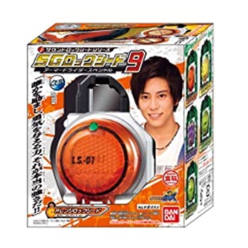 【中古】(非常に良い）食玩 仮面ライダー鎧武 サウンドロックシードシリーズ SGロックシード9 オレンジロックシード単品（バンダイ）【メーカー名】バンダイ【メーカー型番】【ブランド名】BANDAI【商品説明】 こちらの商品は中古品となっております。 画像はイメージ写真ですので 商品のコンディション・付属品の有無については入荷の度異なります。 買取時より付属していたものはお付けしておりますが付属品や消耗品に保証はございません。 商品ページ画像以外の付属品はございませんのでご了承下さいませ。 中古品のため使用に影響ない程度の使用感・経年劣化（傷、汚れなど）がある場合がございます。 また、中古品の特性上ギフトには適しておりません。 製品に関する詳細や設定方法は メーカーへ直接お問い合わせいただきますようお願い致します。 当店では初期不良に限り 商品到着から7日間は返品を受付けております。 他モールとの併売品の為 完売の際はご連絡致しますのでご了承ください。 プリンター・印刷機器のご注意点 インクは配送中のインク漏れ防止の為、付属しておりませんのでご了承下さい。 ドライバー等ソフトウェア・マニュアルはメーカーサイトより最新版のダウンロードをお願い致します。 ゲームソフトのご注意点 特典・付属品・パッケージ・プロダクトコード・ダウンロードコード等は 付属していない場合がございますので事前にお問合せ下さい。 商品名に「輸入版 / 海外版 / IMPORT 」と記載されている海外版ゲームソフトの一部は日本版のゲーム機では動作しません。 お持ちのゲーム機のバージョンをあらかじめご参照のうえ動作の有無をご確認ください。 輸入版ゲームについてはメーカーサポートの対象外です。 DVD・Blu-rayのご注意点 特典・付属品・パッケージ・プロダクトコード・ダウンロードコード等は 付属していない場合がございますので事前にお問合せ下さい。 商品名に「輸入版 / 海外版 / IMPORT 」と記載されている海外版DVD・Blu-rayにつきましては 映像方式の違いの為、一般的な国内向けプレイヤーにて再生できません。 ご覧になる際はディスクの「リージョンコード」と「映像方式※DVDのみ」に再生機器側が対応している必要があります。 パソコンでは映像方式は関係ないため、リージョンコードさえ合致していれば映像方式を気にすることなく視聴可能です。 商品名に「レンタル落ち 」と記載されている商品につきましてはディスクやジャケットに管理シール（値札・セキュリティータグ・バーコード等含みます）が貼付されています。 ディスクの再生に支障の無い程度の傷やジャケットに傷み（色褪せ・破れ・汚れ・濡れ痕等）が見られる場合がありますので予めご了承ください。 2巻セット以上のレンタル落ちDVD・Blu-rayにつきましては、複数枚収納可能なトールケースに同梱してお届け致します。 トレーディングカードのご注意点 当店での「良い」表記のトレーディングカードはプレイ用でございます。 中古買取り品の為、細かなキズ・白欠け・多少の使用感がございますのでご了承下さいませ。 再録などで型番が違う場合がございます。 違った場合でも事前連絡等は致しておりませんので、型番を気にされる方はご遠慮ください。 ご注文からお届けまで 1、ご注文⇒ご注文は24時間受け付けております。 2、注文確認⇒ご注文後、当店から注文確認メールを送信します。 3、お届けまで3-10営業日程度とお考え下さい。 　※海外在庫品の場合は3週間程度かかる場合がございます。 4、入金確認⇒前払い決済をご選択の場合、ご入金確認後、配送手配を致します。 5、出荷⇒配送準備が整い次第、出荷致します。発送後に出荷完了メールにてご連絡致します。 　※離島、北海道、九州、沖縄は遅れる場合がございます。予めご了承下さい。 当店ではすり替え防止のため、シリアルナンバーを控えております。 万が一、違法行為が発覚した場合は然るべき対応を行わせていただきます。 お客様都合によるご注文後のキャンセル・返品はお受けしておりませんのでご了承下さい。 電話対応は行っておりませんので、ご質問等はメッセージまたはメールにてお願い致します。