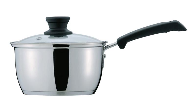 パール金属 クラッセ 3層底 ガラス蓋 付 片手鍋 16cm 内面ふっ素加工 IH対応 HB-3414サイズ:(約)全長32×幅18×高さ14cm、鍋の縁までの高さ9.6cm材質:本体/ステンレス鋼(内面 ふっ素樹脂塗膜加工)、はり底/アルミニウム合金・ステンレス鋼、取っ手・蓋つまみ/フェノール樹脂(耐熱温度150度)、ガラス蓋/強化ガラス(全面物理強化)、蓋縁リング/ステンレス鋼原産国:中国底の厚さ:2.7mm満水容量:1.8L複数店舗にて販売をしておりますため、在庫データの更新が間に合わず、欠品にも関わらず、注文ができる場合がございます。その際は、キャンセルにて対応を取らせていただきます。当店はお電話のお問い合わせはお受けしておりませんので、ご了承ください。お問い合わせは、問い合わせフォームにてお願いをいたします。