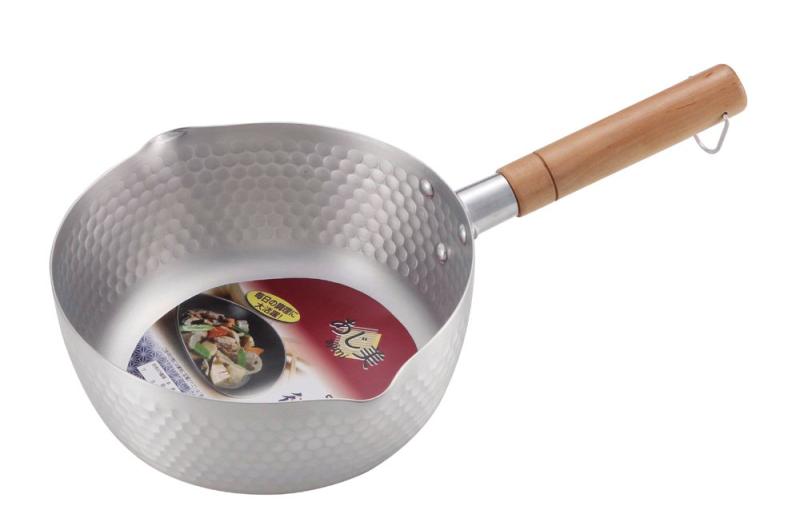 パール金属(PEARL METAL) あじ美 アルミ 行平鍋 20cm H-2858サイズ(約):全長365×幅220×高さ100mm本体重量(約):320g材質:本体/アルミニウム合金、取っ手/天然木底の厚さ:1.3mm満水容量:2.3L原産国:中国複数店舗にて販売をしておりますため、在庫データの更新が間に合わず、欠品にも関わらず、注文ができる場合がございます。その際は、キャンセルにて対応を取らせていただきます。当店はお電話のお問い合わせはお受けしておりませんので、ご了承ください。お問い合わせは、問い合わせフォームにてお願いをいたします。