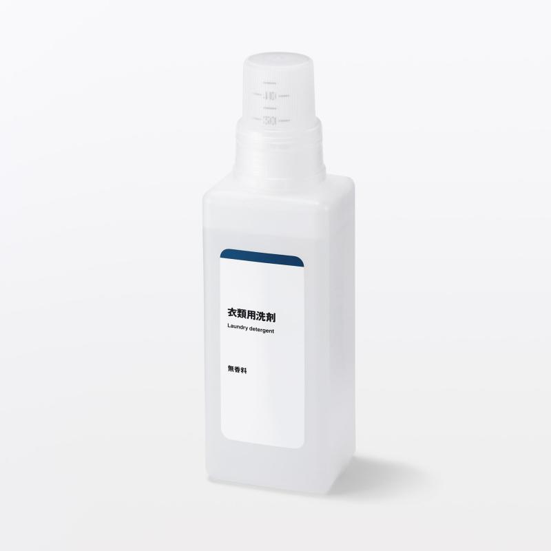 無印良品 植物由来の洗浄成分 衣類用洗剤 450ml 84851629重量（梱包材含む） : 約540g原産国・地域 : 日本仕様・混率 : 界面活性剤（32％　ポリオキシアルキレンアルキルエーテル）、安定化剤、金属封鎖剤複数店舗にて販売をしておりますため、在庫データの更新が間に合わず、欠品にも関わらず、注文ができる場合がございます。その際は、キャンセルにて対応を取らせていただきます。当店はお電話のお問い合わせはお受けしておりませんので、ご了承ください。お問い合わせは、問い合わせフォームにてお願いをいたします。