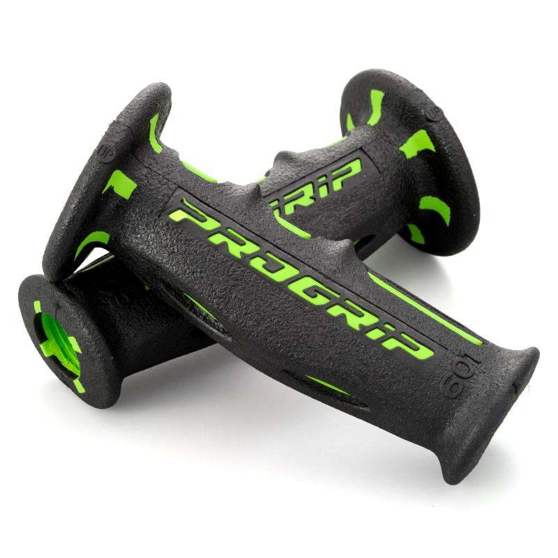 デイトナ(Daytona) PROGRIP(プログリップ) バイク用 グリップ ハンドル径φ22.2用 120mm 耐振ゲル エンド貫通 601タイプ グリーン 98027【用途】バイク用22mmハンドルグリップ【材質】耐震ゲル【仕様1】サイズ:120mm、内径(左/右):22mm/25mm【仕様2】エンド貫通タイプ【仕様3】長距離ツーリング時の疲労軽減とスポーツ走行時の適度な硬さを両立させた二層構造ラバー仕様複数店舗にて販売をしておりますため、在庫データの更新が間に合わず、欠品にも関わらず、注文ができる場合がございます。その際は、キャンセルにて対応を取らせていただきます。当店はお電話のお問い合わせはお受けしておりませんので、ご了承ください。お問い合わせは、問い合わせフォームにてお願いをいたします。