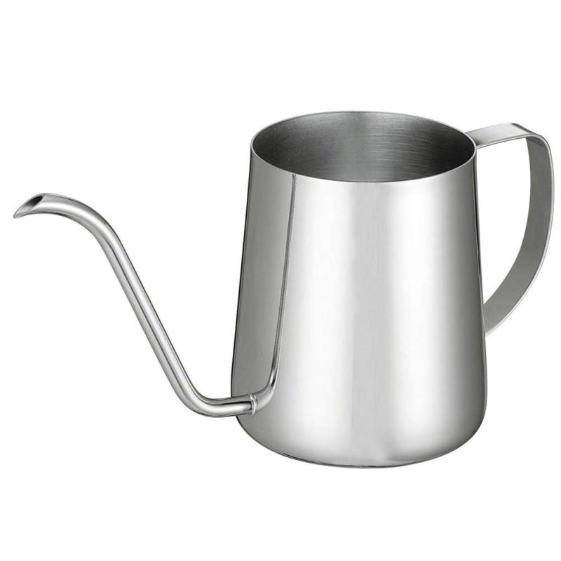 貝印 KAI ドリップポット 390ml コーヒー ケトル Kai House Select 日本製 FP5155直火や電子レンジには使用できません。お湯をコーヒードリップポットに入れて使用してください。注ぎ口が細く、ドリップする際のお湯の量を細かくコントロールできる市販のドリップパックにお湯を注ぐ際、一気にお湯が出ず、思い通りのスピードで注ぐことができるステンレス製でお湯が適温に下がるので、コーヒーを淹れるのに適している水切れ抜群の細長口と、わずかな反り返りがドリップの繊細な動きをサポートお湯を入れる開口部が広く、洗いやすい形状オフィスでも使えるコンパクトサイズサイズ:9.1×18.7×7.8cm 容量:390ml素材・材質:18-8ステンレススチール生産国:日本複数店舗にて販売をしておりますため、在庫データの更新が間に合わず、欠品にも関わらず、注文ができる場合がございます。その際は、キャンセルにて対応を取らせていただきます。当店はお電話のお問い合わせはお受けしておりませんので、ご了承ください。お問い合わせは、問い合わせフォームにてお願いをいたします。