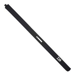 ダイワ(DAIWA) ロッドケース コンパクトロッドカバー磯 L(A) ブラックダイワ コンパクトロッドカバー磯(A) L ブラック (ロッドケース)外寸（cm）：約 7 × 123収納竿仕舞寸法目安（cm）：約 122 ～ 133（多くの5.7m磯竿・遠投竿）ダイワ ロッドケース複数店舗にて販売をしておりますため、在庫データの更新が間に合わず、欠品にも関わらず、注文ができる場合がございます。その際は、キャンセルにて対応を取らせていただきます。当店はお電話のお問い合わせはお受けしておりませんので、ご了承ください。お問い合わせは、問い合わせフォームにてお願いをいたします。