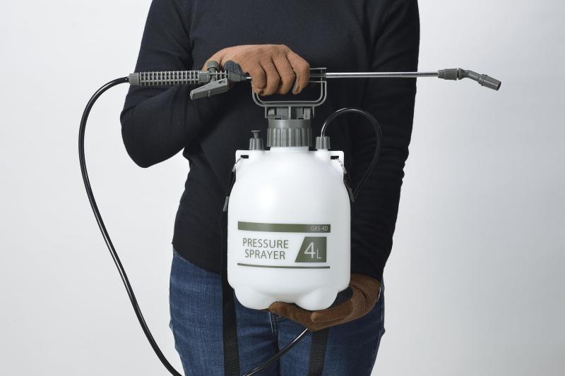 高儀(Takagi) 家庭用肩掛蓄圧式噴霧器 除草剤噴霧器 蓄圧式スプレー 散布機 レバーロック付きで連続噴霧可能 エアコン掃除にも 手動 4L GKS-4D
