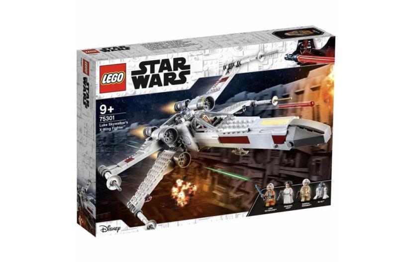 レゴ(LEGO) スター・ウォーズ ルーク・スカイウォーカーの Xウイング・ファイター(TM) 75301レゴスター・ウォーズルーク・スカイウォーカーのXウイング・ファイター(75301)を組み立てて、スター・ウォーズ旧三部作の名場面を再現しよう。ルークのライトセーバーをはじめ、それぞれに武器を装備したミニフィグ(ルーク・スカイウォーカー、レイア姫、ドドンナ将軍)、R2-D2ドロイドのフィギュアで冒険ごっこを楽しもう。Xウイング・ファイターには、ミニフィグ用の開閉式コックピット、R2-D2搭載スペース、ボタン1つで攻撃モードを切り替わるウイング、収納式ランディングギア、スプリングシューター2台などを装備しています。お子さまひとりでもお友だちと一緒でも楽しく遊べ、お誕生日やクリスマス、サプライズギフトにぴったりです。(対象年齢:9才以上)Xウイング・ファイターのサイズは、高さ約8cm×長さ約31cm×幅約28cmです。バトルごっこが終われば、お子さまの部屋を引き立てるクールなディスプレイになります。レゴ初心者のスター・ウォーズファンへのプレゼントですか?ご心配なく。ステップ・バイ・ステップのわかりやすい組み立て説明書付きで、自信を持って組み立てられます。レゴスター・ウォーズシリーズは、あらゆる年齢のファンがスター・ウォーズサーガの名場面を再現したり、銀河系の冒険を創作したり、コレクターアイテムモデルのディスプレイを楽しんでいます。複数店舗にて販売をしておりますため、在庫データの更新が間に合わず、欠品にも関わらず、注文ができる場合がございます。その際は、キャンセルにて対応を取らせていただきます。当店はお電話のお問い合わせはお受けしておりませんので、ご了承ください。お問い合わせは、問い合わせフォームにてお願いをいたします。