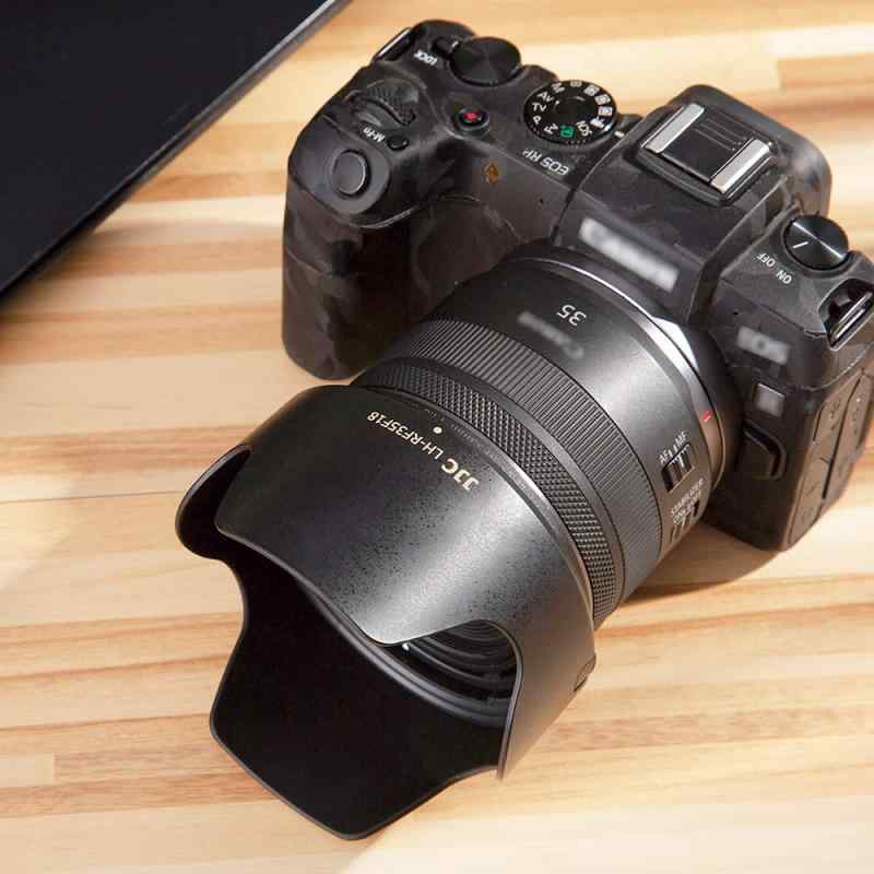シオカゼ商店のJJC 可逆式 レンズフード Canon RF 35mm F1.8 MACRO IS STM レンズ 用 Canon EOS R3 R5 R6 R RP カメラ に対応 Ф52mm保護フィルター と レンズキャップ インストール可能｜アングル2