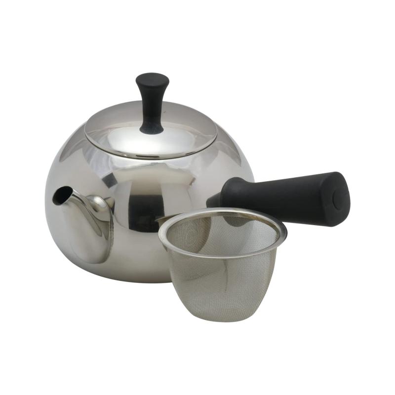 パール金属 急須 横手 700ml ステンレス製 茶屋日和 HB-6458製品サイズ:(約)幅19.5×奥行16.5×高さ11cm製品重量:(約)0.28kg素材・材質:本体・蓋/ステンレス鋼(クロム14%・ニッケル1%)、取っ手・つまみ/フェノール樹脂(耐熱温度150度)、茶こし/ステンレス鋼(クロム14%・ニッケル1%)満水容量:700ml生産国:中国複数店舗にて販売をしておりますため、在庫データの更新が間に合わず、欠品にも関わらず、注文ができる場合がございます。その際は、キャンセルにて対応を取らせていただきます。当店はお電話のお問い合わせはお受けしておりませんので、ご了承ください。お問い合わせは、問い合わせフォームにてお願いをいたします。
