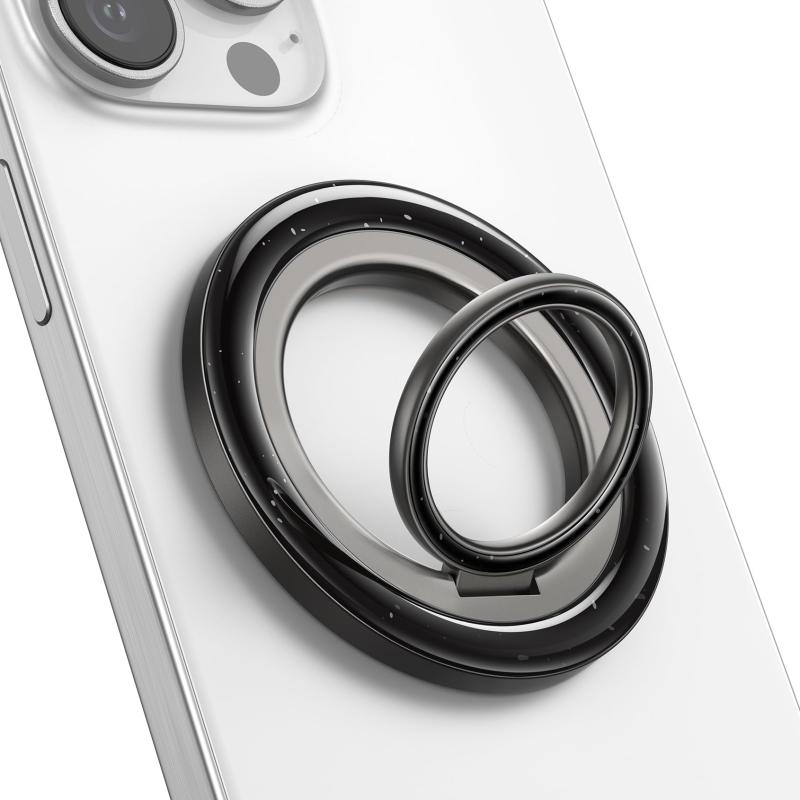【機械感回転・カチカチ回転音】 Lamicall magsafe対応 スマホリング マグセーフ バンカーリング 携帯 リング ホルダー iphone【機械感回転・カチカチ回転音】このmagsafeリングは回転可能な内部リンクが設置され、装着したままでスムーズに360度回転機能を実現します。回転部にギアがセットされており、回転時にカチカチと音が鳴り、回転感も抜群。また、90度反転・360度回転の仕様で、スマホの持ち直しが自由自在。卓上スタンドとしても活躍しています。回転部にギアがセットされており、回転時にカチカチと音が鳴り、回転感も抜群。【強力磁力でしっかりと吸着】約2000gまでの荷重に耐える強力磁力です。（メタルリングを使用する場合、最大4600gの荷重に耐える）iPhone 15/14/13/12 シリーズをしっかりと吸着できます。マグネット式スマホリングで、iPhone MagSafe シリーズ本体やMagSafe搭載ケースに簡単に装着できます。また、マグネットなので跡を残さず取り外し可能です。テープ跡や糊残りを気にせずお使いのスマホをきれいな状態でご利用いただけます。【カメラレンズのキズ防止】このマグセーフリングの厚さは5.7mmで、スマホを卓上に水平に置いてもスマホのレンズにぶつからないです。ケースを装着しなくても、スマホレンズに傷がつく心配がありません。【対応機種】iPhone 2025, iPhone 17, iPhone 17 Pro, iPhone 16 16Plus 16Pro 16Pro Max, iPhone 15 15Plus 15Pro 15Pro Max, iPhone 14, 14pro, 14pro max, 14Plus, iPhone 13, 13 Pro, 13 Pro Max, 13 mini, iphone 12, 12 Pro, 12 Pro Max, 12 miniの本体やMagSafe搭載ケースに直接装着可能です。付属されたメタルリングを利用すると、磁力がもっと強くなります。【付属のメタルリング貼り付けたら利用できる機種とケース】Samsung Galaxy, LG, Sony Xperia, HUWEI, XiaomiなどのAndroidスマホで、本品は強力な粘着力があるメタルリングが添付されます。AndroidスマホやMagSafe非対応ケースもメタルリングを貼り付けたら、本品を使用できます。マグセーフリングを取り外すだけで、充電できます。メタルリングを利用した場合でも熱くなりませんが、ご安心ください。【注意】メタルリングをしっかり貼り付けることを確保するために、24時間後ご使用ください。また、メタルリングを利用する場合は、磁力が強くなります。正面から引き抜くとメタルリングも取り外す恐れがありますので、横から抜いてください。複数店舗にて販売をしておりますため、在庫データの更新が間に合わず、欠品にも関わらず、注文ができる場合がございます。その際は、キャンセルにて対応を取らせていただきます。当店はお電話のお問い合わせはお受けしておりませんので、ご了承ください。お問い合わせは、問い合わせフォームにてお願いをいたします。