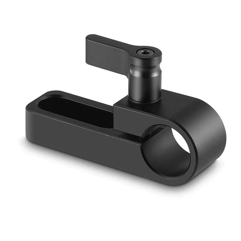 SmallRig 15mmロッドクランプ 15mmロッドロックノブ DSRLリグ DSRLサポート-1549 [並行輸入品]カメラリグ標準の15mmロッドに対応していますので一般的な15mmリグシステムで使用できます。15mmシングルロッドクランプを介してモニターやEVFなどの撮影アクセサリーを15mmロッドに接続可能です。接続方法：付属の接続ネジで15mmロッドクランプをケージやトップハンドルに接続することが可能です。15mmロッドを固定するつまみM5ネジはラチェット式を採用されるので、最適な角度に移動することができます。カメラや各パーツをしっかりと固定するとき、つまみが干渉してネジが回せない場合でも、つまみのみ空回りさせネジを締めることが可能です。精度の高い仕上げなので、細部まで使いやすさを追求しつつ、機材の組み替えに大活躍です。プロやアマチュアを問わず、カメラマン/映画製作者のための最適な機材です。パッケージ内容： 1×15mmシングルロッドクランプキット複数店舗にて販売をしておりますため、在庫データの更新が間に合わず、欠品にも関わらず、注文ができる場合がございます。その際は、キャンセルにて対応を取らせていただきます。当店はお電話のお問い合わせはお受けしておりませんので、ご了承ください。お問い合わせは、問い合わせフォームにてお願いをいたします。