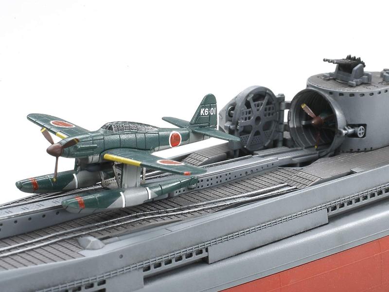 シオカゼ商店のタミヤ 1/350 艦船シリーズ No.19 日本海軍 特型潜水艦 伊-400 プラモデル 78019｜アングル2