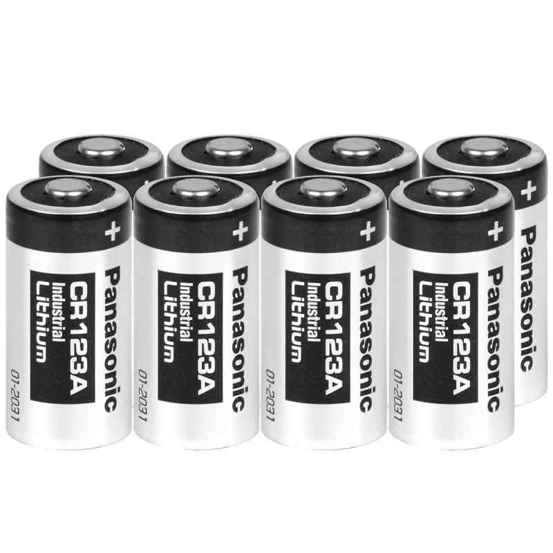 CR123A リチウム電池 1550mAh (8本組) [並行輸入品]【標準容量】 ： 1550mah 【電圧】 ： 3V 【製造】 インドネシア【サイズ】 ： 直径/17mm 全長/34.5mm 【重量】 ： 17g (1ケ)【適合気温】 ： -40°C ～ 70°C 【保存寿命】： 10年間【互換サイズ】 ： CR123R、CR17335、CR17345、DL123A、EL123AP、K123LA、L123A、SF123A、VL123A、5018LC本品は使い切りの一次電池です。 充電は出来ません。複数店舗にて販売をしておりますため、在庫データの更新が間に合わず、欠品にも関わらず、注文ができる場合がございます。その際は、キャンセルにて対応を取らせていただきます。当店はお電話のお問い合わせはお受けしておりませんので、ご了承ください。お問い合わせは、問い合わせフォームにてお願いをいたします。
