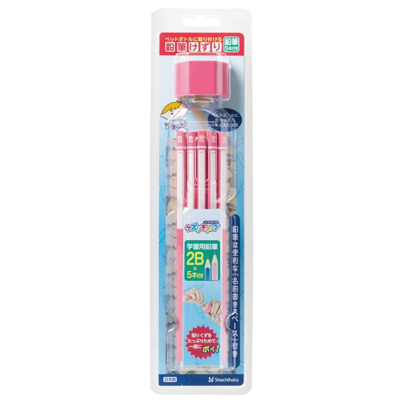 シヤチハタ 鉛筆削り ケズリキャップ ZKC-A/SP5-2 鉛筆5本付 ピンク【色】ピンク【鉛筆の削り角度】24°(鉛筆用)/28°(色鉛筆用)【仕様】500mlのペットボトルなら約10本分の削りくずを貯められる【寸法】42.1×37.2×30mm【付属】鉛筆5本複数店舗にて販売をしておりますため、在庫データの更新が間に合わず、欠品にも関わらず、注文ができる場合がございます。その際は、キャンセルにて対応を取らせていただきます。当店はお電話のお問い合わせはお受けしておりませんので、ご了承ください。お問い合わせは、問い合わせフォームにてお願いをいたします。