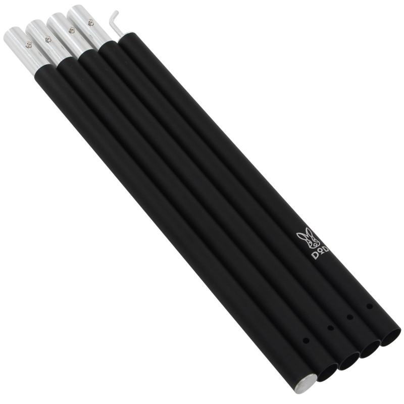 DOD(ディーオーディー) ビッグタープポール 250cm アルミ 収納袋 太さ28mm 【ブラック/レッド】 XP5-507Kサイズ:(約)L2800×φ28mm収納サイズ:(約)W600×D100×H60mm重量(付属品含む):(約)1kg材質:アルミ合金アルミ厚:1.4mm付属品:キャリーバッグ、取扱説明書週末は友人ファミリーと初キャンプ。今まで使ってたタープじゃ小さいな。よし、せっかくだからひと回り大きいタープを買おう。大きなタープを張るのであれば、しっかりしたタープポールを使いたいな。 そんな人に、ビッグタープポールがオススメです。ビッグタープポールは、強度はもちろん軽量性にも優れるアルミ合金製。アルミ厚1.4mm・直径28mmで高い強度を持ち、タープ天井高250cmの快適な空間を作り出します。構造はボタン固定式で組立簡単。ポールは1本ずつ独立するので、シーンに合わせて50cmずつ高さ調整が可能です。収納サイズはわずか58cm。持ち運びにも便利なキャリーバッグを付属しています。複数店舗にて販売をしておりますため、在庫データの更新が間に合わず、欠品にも関わらず、注文ができる場合がございます。その際は、キャンセルにて対応を取らせていただきます。当店はお電話のお問い合わせはお受けしておりませんので、ご了承ください。お問い合わせは、問い合わせフォームにてお願いをいたします。