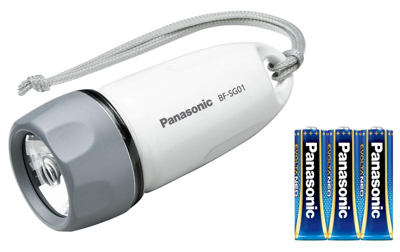 パナソニック LED懐中電灯 防水ライト 乾電池エボルタNEO付き ホワイト BF-SG01N-W本体サイズ:約直径55mm×長さ120mm電源:単3形乾電池×3本(充電池は使用しないでください)付属品:乾電池エボルタNEO単3形×3本、ストラップ豪雨でも使える防水設計(水深20mまで水の中でも使用可能)本体重量(kg):0.155複数店舗にて販売をしておりますため、在庫データの更新が間に合わず、欠品にも関わらず、注文ができる場合がございます。その際は、キャンセルにて対応を取らせていただきます。当店はお電話のお問い合わせはお受けしておりませんので、ご了承ください。お問い合わせは、問い合わせフォームにてお願いをいたします。