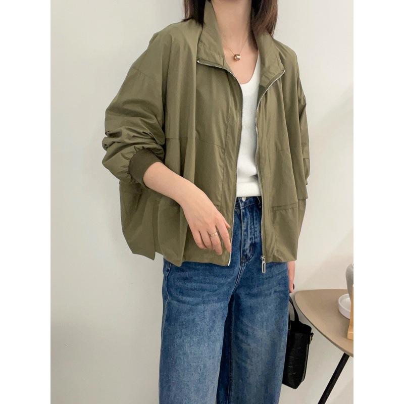 ウィンドブレーカー レディース スタンドカラー ジップアップ UVカット 薄手 カジュアル ショート丈 アウター 春夏 軽量 羽織り 長袖・素材: ポリエステル・柄: 無地・シルエット: ルーズ・セット内容: 単品・厚さ: 薄手・着丈: ショート丈(40-50cm)・袖丈: 超長袖・袖の形状: フリル袖・ネックライン: ホルターネック・ディテール: ファスナー・加工: 切り替え・カラー展開: グリーン、ブラック・サイズ展開: M、L、XL、2XL、3XL・スタイル: アーバンスタイル・対象年齢: 大人・性別: レディース・カテゴリ: アウター