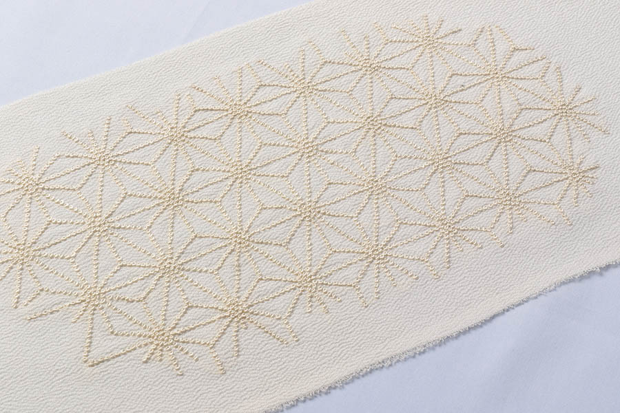 相良刺繍 正絹半衿 麻の葉模様 グレー 半襟 着物 おしゃれ 染 織 男性 女性 大人 普段 お稽古 新品 高級 長襦袢 着物 きもの 女性 和服 和装小物 着付け小物 カジュアル 可愛い 衿 襟 紬 木綿 小紋のサムネイル