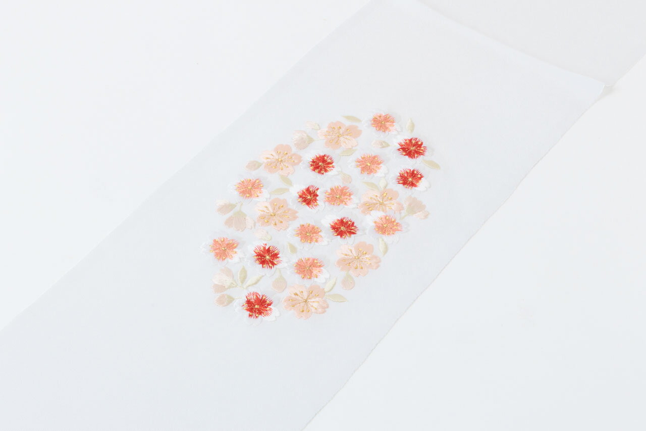 七五三 半衿 正絹 刺繍 白地 半襟 半衿 刺しゅう 正絹半衿 半襟 絹100% 白 着物 和装 3歳 7歳 女の子 首元 襟 古典 正絹 女の子 七五三 着物 和装 和柄 キッズ ガールズ 子供用 女児 おひな祭り お正月 日本製 和装小物 可愛い 衿 襟