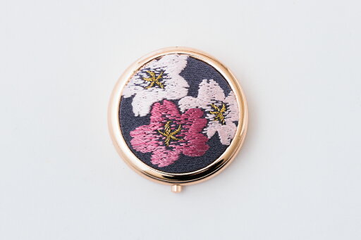 刺繍入り コンパクト 中井まり 作家 サプリメント サプリ ピル ケース サプリケース ピルケース サプリ入れ 高級感 薬ケース 薬入れ 携帯用 携帯 コンパクト 刺繍入り コンパクト 中井まり 作家 サプリメント サプリ ピル ケース サプリケース ピルケース サプリ入れ 高級感 薬ケース 薬入れ 携帯用 携帯 コンパクト