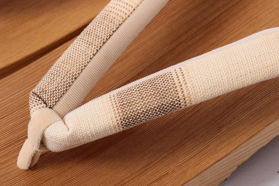 下駄 男物下駄 浴衣用 桐下駄 鼻緒 しじら 無地 衿秀 京都 草履 メンズ 男物 男性用 履物 着物 きもの お洒落 男性用 大人 夏 夏祭り 花火大会 夕涼み 夏用 浴衣 ゆかた 甚平 着物 袴 父の日 和装小物 着付小物 普段履き黒焼き 茶焼き サムウェイ