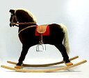 ドイツ製の美しい茶色の木馬です。 クリスマスツリーのそばに飾るのも素敵です。 本格的な作りになっており、子どもが鞍にまたがり手綱を取ると、 まるで本物の馬に乗っているような気分を味わうことができます。 ■サイズ：幅 93cm　高さ 74cm 　奥行32cm ■素　材：〈ソリと骨格〉木製　〈鞍・手綱〉合成皮革 　　　　　〈毛〉ビロード　〈中身〉カンナの削りくずをにかわで固めたもの ＊こちらの商品はラッピングはお受けさせていただくことが出来ません事、どうぞご了承いただけますようお願いいたします。 シュヴァルツヴァルトツリー150cmクリスマスツリー35200円 ECKERT工房　キャンドルピラミッド・天使と鉱夫と木馬・ナチュラル18810円 木馬ペーター・ケラー社　*ラッピング不可*53900円 くるみ割り人形　王様　白【限定版】レグラー工房25190円 FLADE　回転木馬（こどものお祭り）・オルゴール　フラーデ工房 121000円