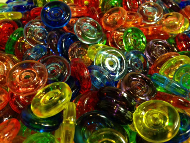 ポイント10倍 の幼稚園 保育園でよく使われるおもちゃ知育玩具 送料無料 ボタンビーズ 透明 徳用 デュシマ社 約1kg 一番人気物の