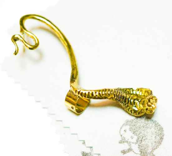 ピアス 蛇 コブラ ゴールド 金 片耳ピアス ヘビ イヤカフ カフス アクセサリー
