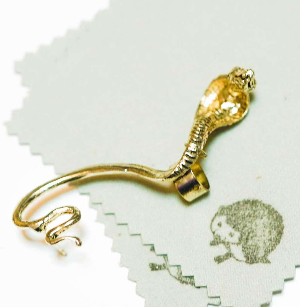 乐天商城 - ピアス 蛇 コブラ ゴールド シルバー 片耳ピアス ヘビ イヤカフ カフス アクセサリー