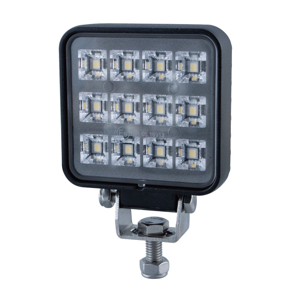 今や超定番となった角型タイプのLEDワークランプ作業灯や、トラック用の路肩灯・フォグランプ・バックフォグ・庫内灯など、様々な使用例があるワークランプにサイズ別(3インチ・3.5インチ・4.5インチ)をご用意。12V〜24V車対応。色温度は使い勝手良い6000K(ケルビン)のホワイト色を採用。スポットと拡散のいいとこ取りした新型レンズを採用し、理想的な光の広がりを実現。●動作電圧 12〜最大32V ●定格電力(W) 12 ●サイズ(inch) 3 ●電流(A) 12V:1.0/24V:0.5 ●明るさ(Lm) 1000 ●色温度(K) 6000 ●適合 12〜24V車 ●用途 電装パーツ ※ノイズ対策商品ではございません。 【送料】 送料：1回のご注文につき600円（税別）の送料をご請求いたします。 ※沖縄・離島は別途見積もりとなります。 ※ご注意 こちらの商品は取寄せ対応品です。 ご注文〜納品まで日数がかかる場合がございます。 ご注文後、メーカー欠品等による出荷できない場合がございます。 速やかにご連絡させていただきますので、あらかじめご了承くださいませ。