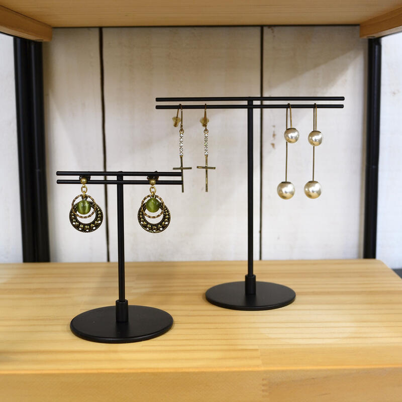 【ピアススタンド:全3色 】大小2サイズ選べるピアススタンド アクセサリー スタンド ディスプレイ イヤリングスタンド シンプル アンティークゴールド 黒色 お...