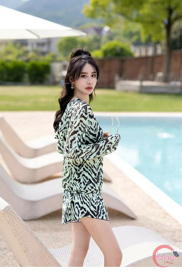 ビキニ 水着 レディース セクシー ビーチ 魅惑 チューブ トップ 小さめ 胸元に ギャザー 施 3点 スリット 三角形 リゾート 温泉