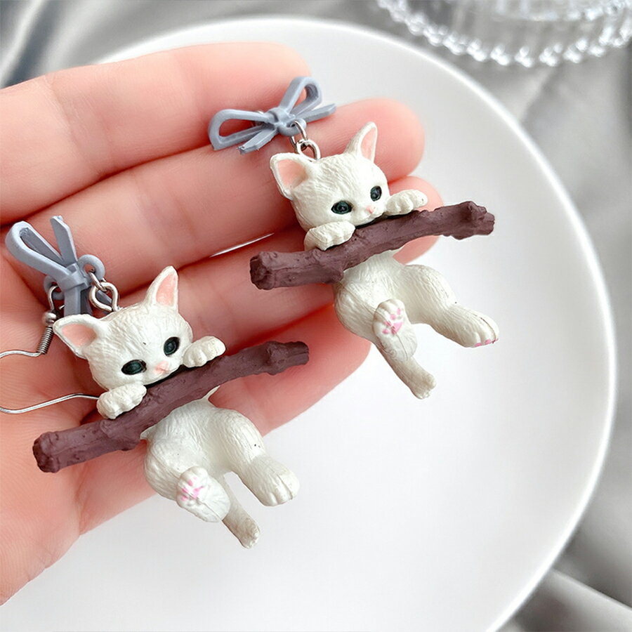 小枝ぶらさがり猫ピアス かわいい 個性的 ユニーク レディース 送料無料 SLENDER スレンダ ap359