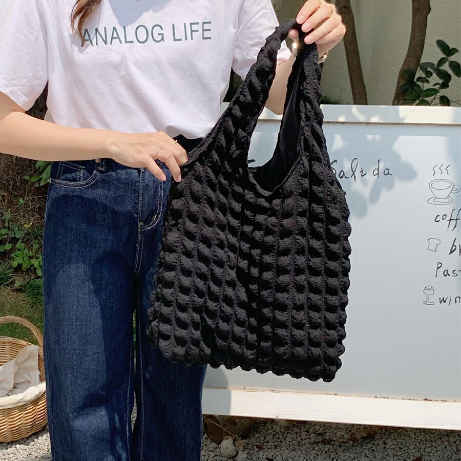ポップコーントートバッグ シンプルショルダーバッグ キルティング BAG ぽこぽこ 無地 女子会　通勤通学　エコバッグ おしゃれ　春 夏 秋 冬 レディース 送料無料 SLENDER スレンダ bas055のサムネイル