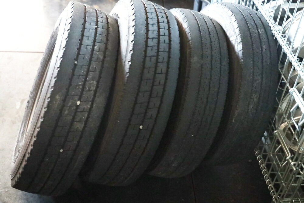 【中古】★バリ山 215/85R16 120/118N LT185/85R16 111/109L LT ブリヂストンDURAVIS 2023年製 ラジアル4本セット ダイナ・トヨエース