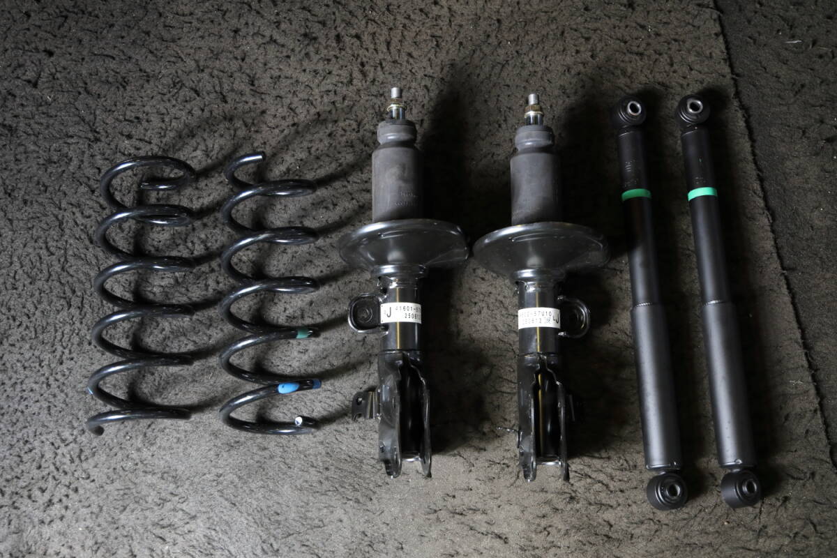 SUZUKIエブリィワゴンda17w 新車納車前外し 純正サスペンションキット SUZUKIエブリィワゴンda17w 新車納車前外し 純正サスペンショ