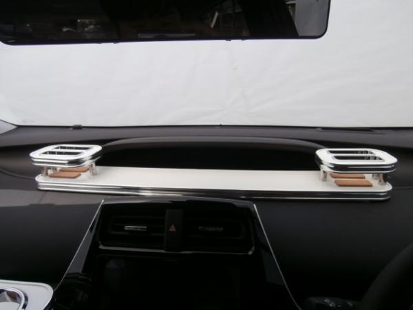 【売り切り! お買い得】50系プリウス ダッシュボードテーブル ホワイト WHxフルメッキ 携帯4仕様 カスタム カスタムパーツ 車内収納 高級感 インテリア性 ドリンクホルダー付き 日本製 自社製作 職人仕上げ カーアクセサリー カー用品 車用収納