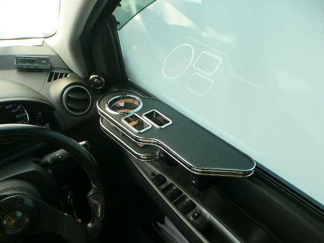 DY系デミオ サイドテーブル 運転席側 カスタム カスタムパーツ 車内収納 高級感 インテリア性 ドリンクホルダー付き 日本製 自社製作 職人仕上げ カーアクセサリー カー用品 車用収納