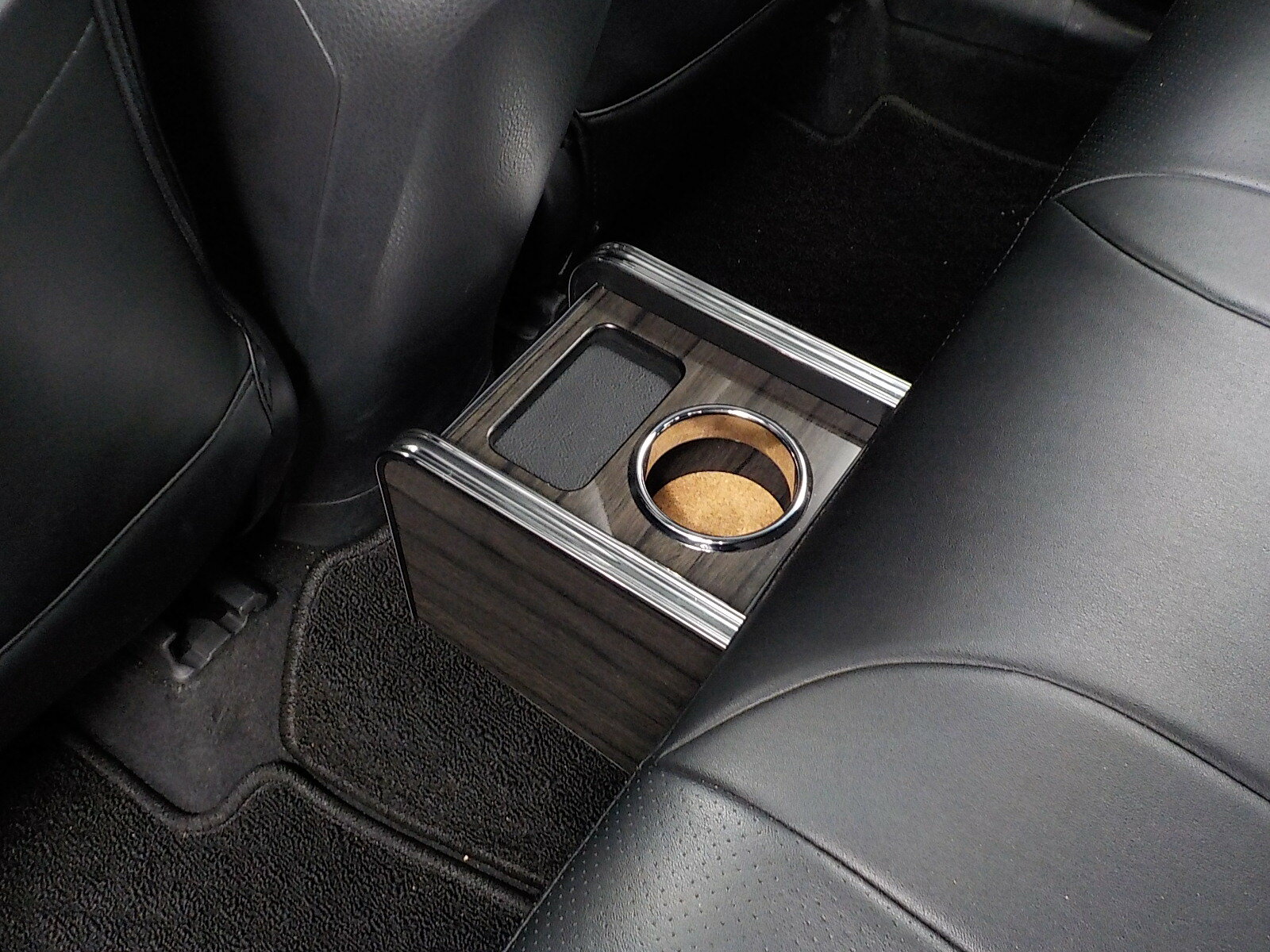 【全品10％OFFクーポン配布中】13色から選べる カップホルダー 溝付き仕様 Dタイプ C-HR(16/12〜) カス..