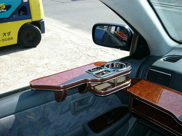 カムリグラシアサイドテーブル 助手席側 カスタム カスタムパーツ 車内収納 高級感 インテリア性 ドリンクホルダー付き 日本製 自社製作 職人仕上げ カーアクセサリー カー用品 車用収納