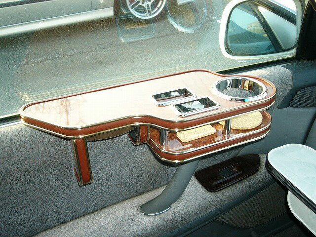 15系マジェスタサイドテーブル 助手席側