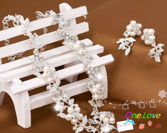 【即納】パーティー ・ウェディング 結婚式にぴったりアクセサリー、華やかに演出!☆ ネックレス&ピアスorイアリングセット