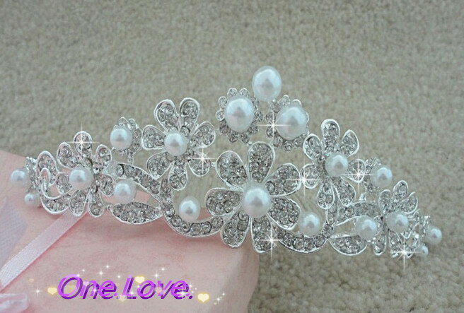 【普通郵便送料無料】ティアラ ウェディング セットで1000円お買い得★豪華ウェディングジュエリー三点セット(ティアラ、ネックレス)】